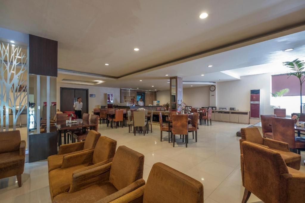 Collection O 1279 Hotel Grand Celino Makasar Exteriér fotografie