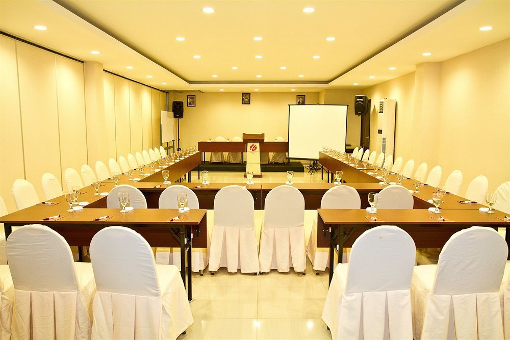 Collection O 1279 Hotel Grand Celino Makasar Exteriér fotografie