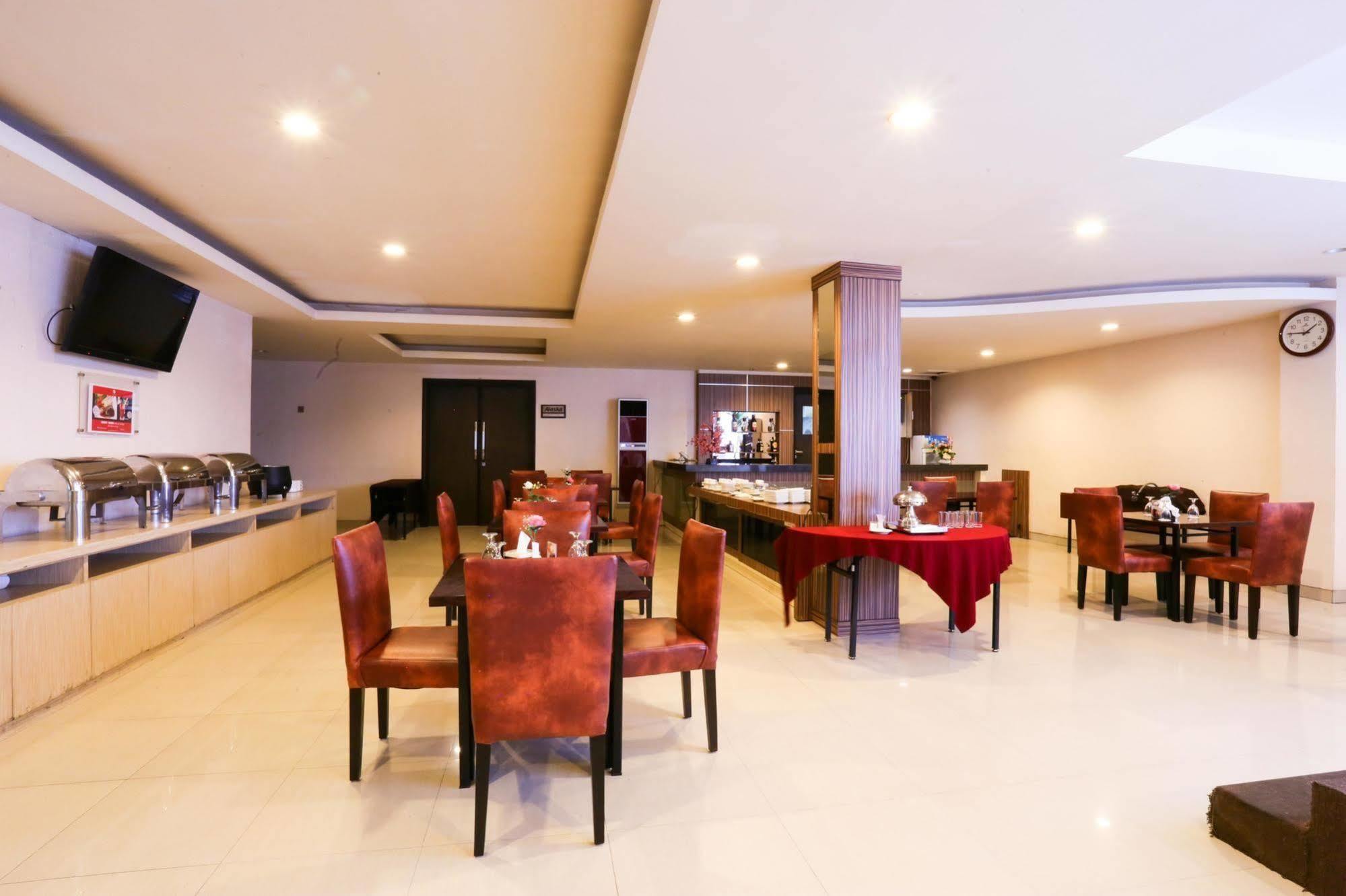Collection O 1279 Hotel Grand Celino Makasar Exteriér fotografie