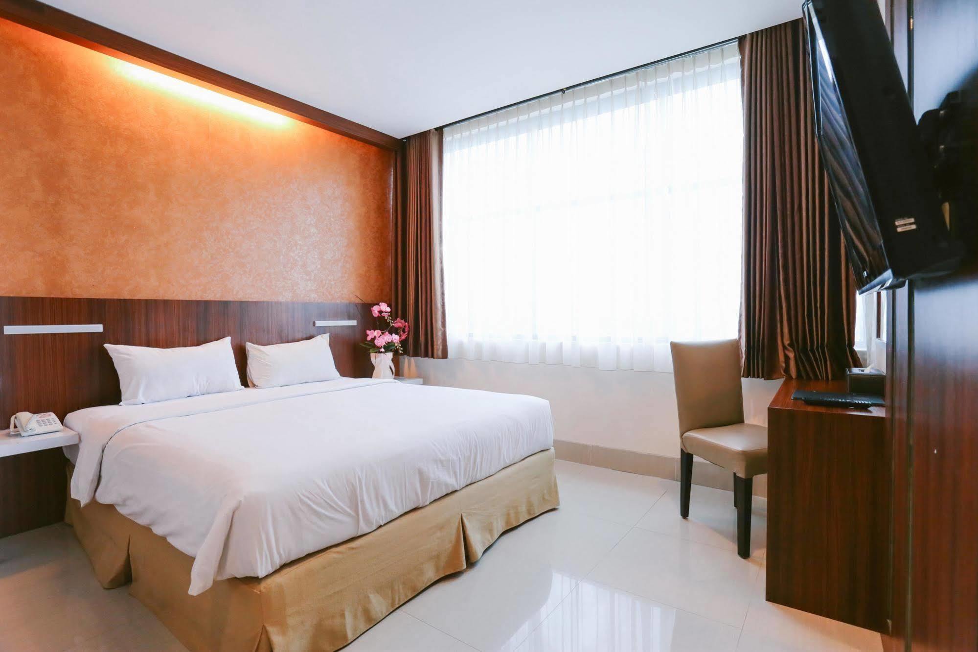 Collection O 1279 Hotel Grand Celino Makasar Exteriér fotografie