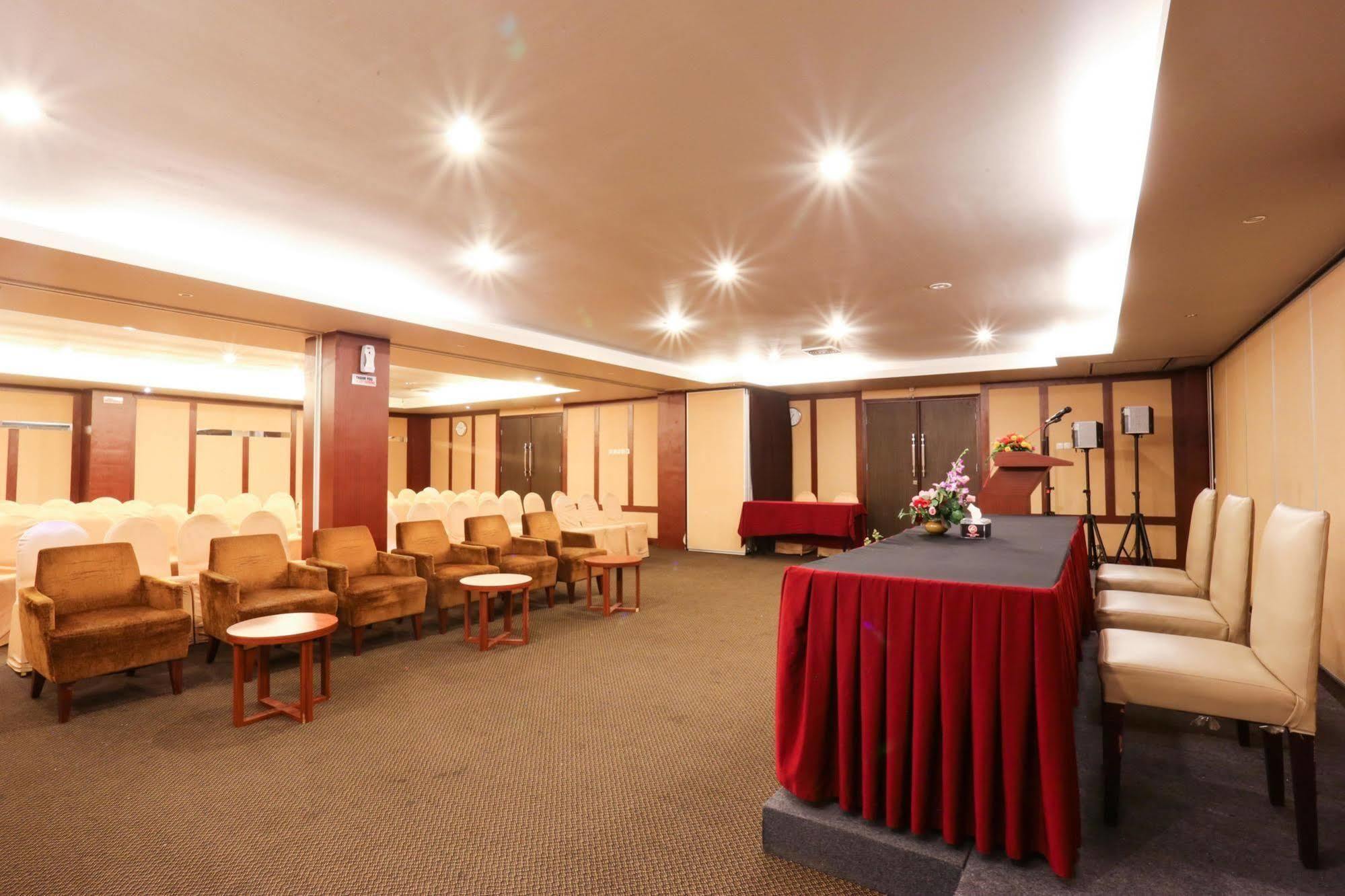 Collection O 1279 Hotel Grand Celino Makasar Exteriér fotografie