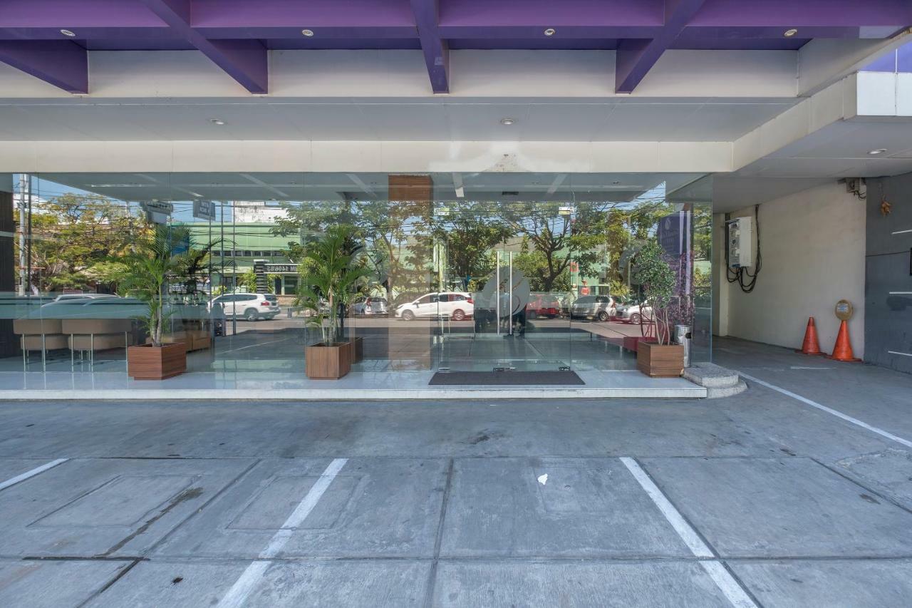 Collection O 1279 Hotel Grand Celino Makasar Exteriér fotografie