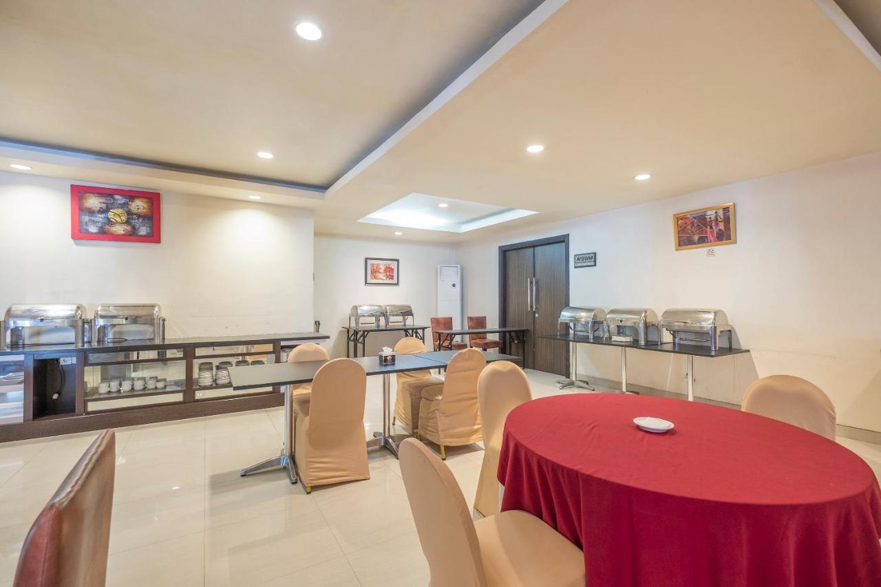 Collection O 1279 Hotel Grand Celino Makasar Exteriér fotografie
